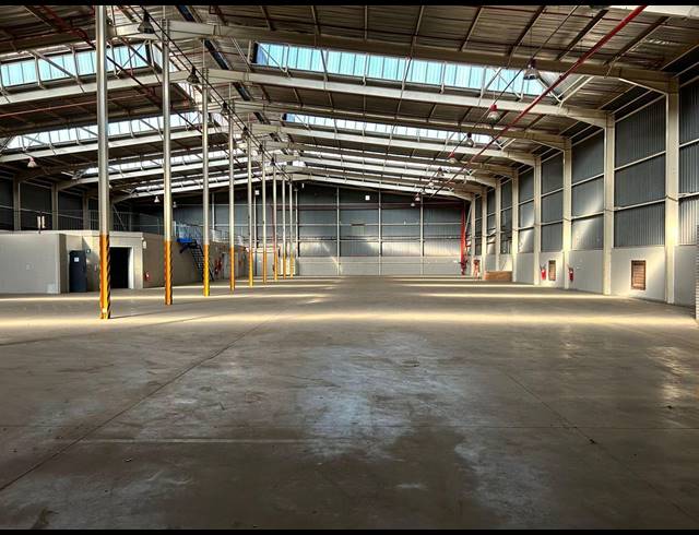 5,822M² WAREHOUSE TO LET IN KELVIN